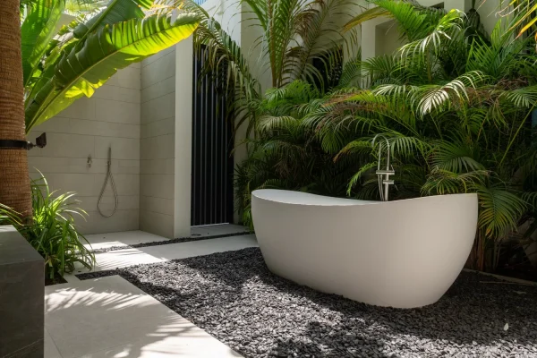 How To Plan Luxury Pools And Landscape Together